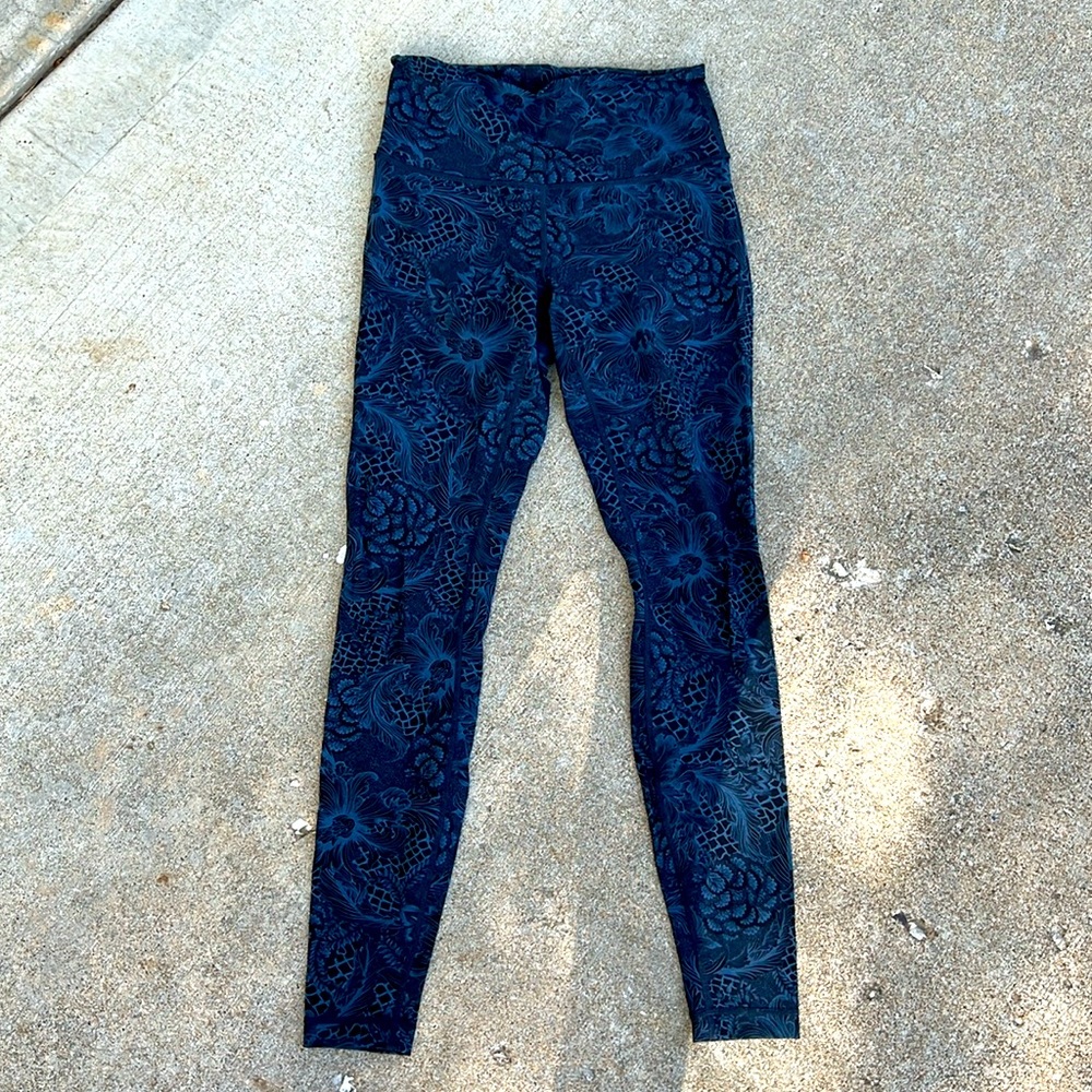 Lululemon wunder under print legging, size 6
